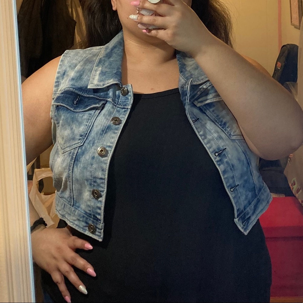 UltraLove cropped Jean vest